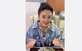 娱乐吃瓜视频田馥甄,从歌手到吃瓜达人，揭秘她的娱乐生活点滴