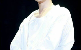 娱乐吃瓜权志龙,娱乐吃瓜界的风云人物，揭秘他的明星生活与影响力”